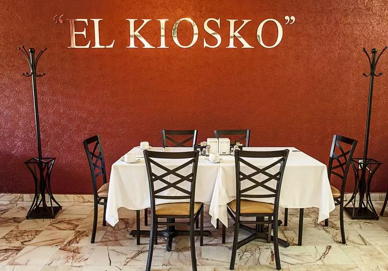 هتل Del Paseo Campeche