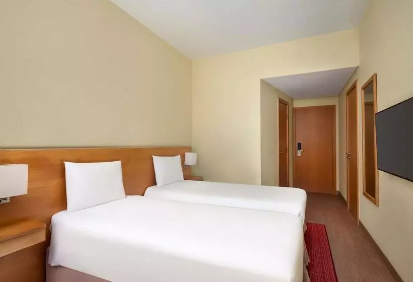 هتل Ibis Mall Avenue Dubai
