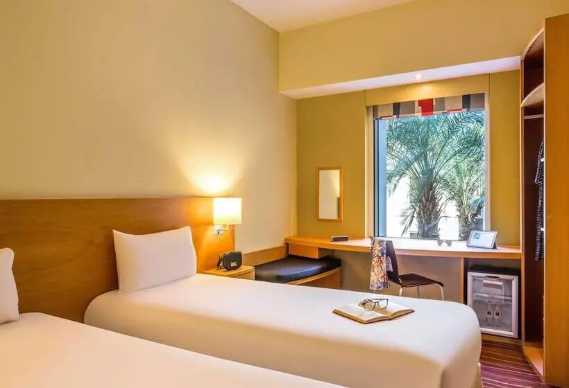 هتل Ibis Mall Avenue Dubai