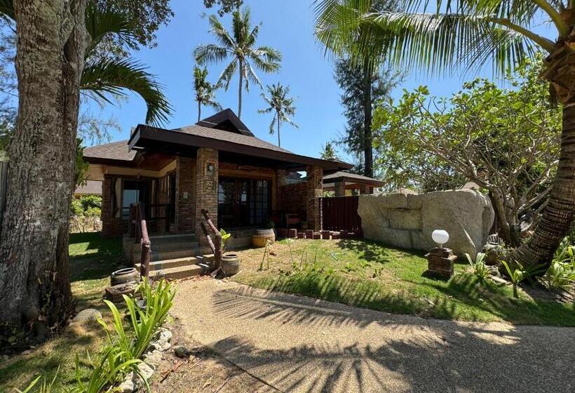 호텔 Beach Bungalow At Lanta Resort