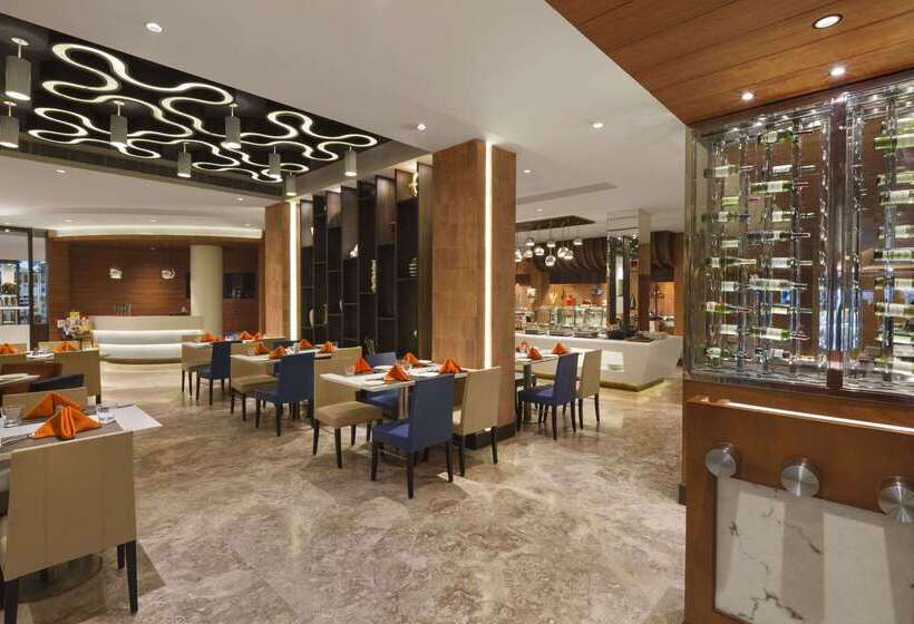 فندق Ramada Plaza By Wyndham Jhv Varanasi