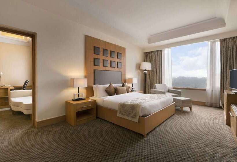 فندق Ramada Plaza By Wyndham Jhv Varanasi