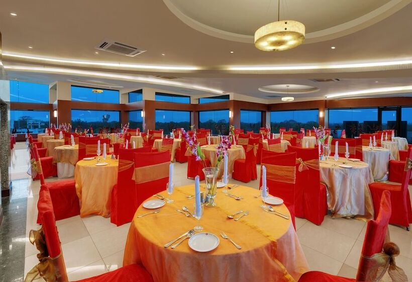 فندق Ramada Plaza By Wyndham Jhv Varanasi