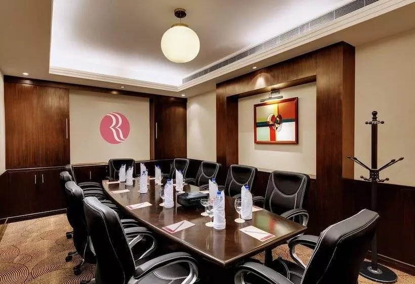 ホテル Ramada Plaza By Wyndham Jhv Varanasi