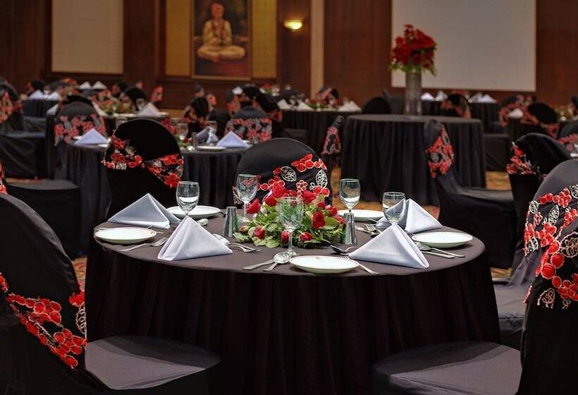 فندق Ramada Plaza By Wyndham Jhv Varanasi