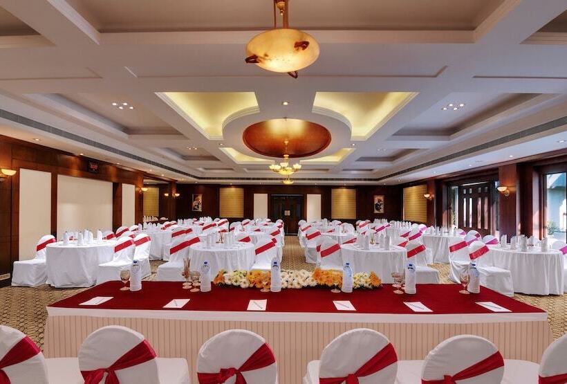 فندق Ramada Plaza By Wyndham Jhv Varanasi