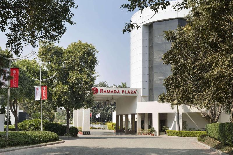 فندق Ramada Plaza By Wyndham Jhv Varanasi