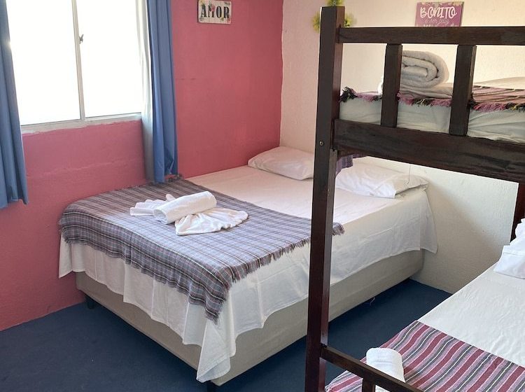 Hostel E Pousada Vila Tropical