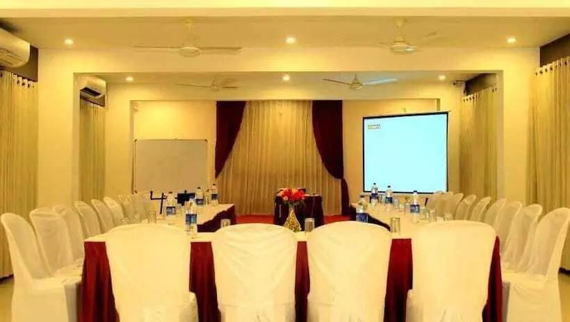 هتل Flora Inn, Nagpur