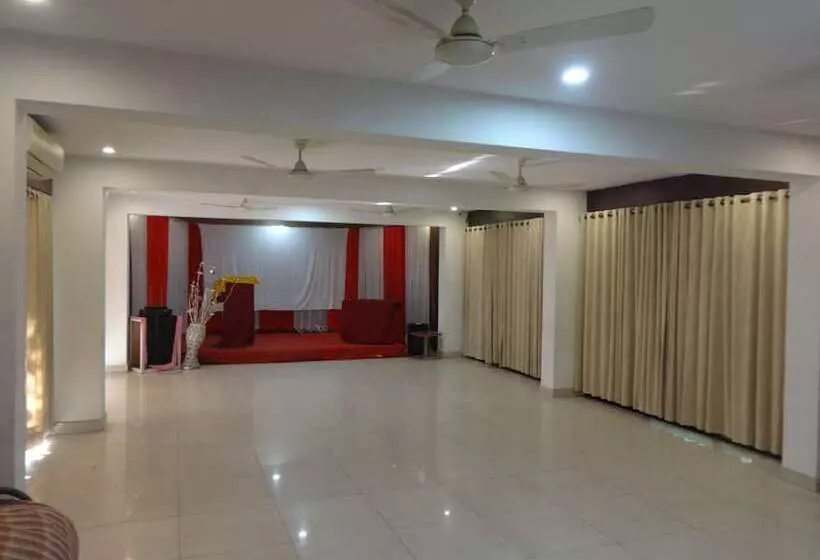 هتل Flora Inn, Nagpur