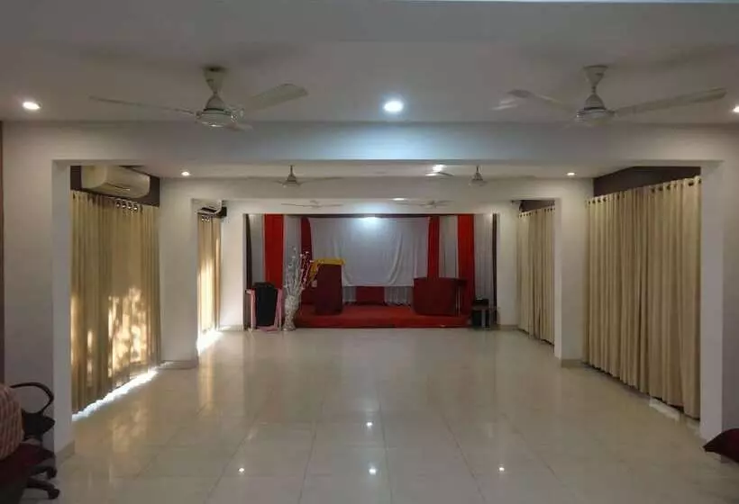 هتل Flora Inn, Nagpur