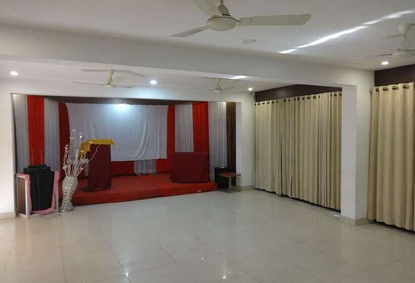 Hotel Flora Inn, Nagpur