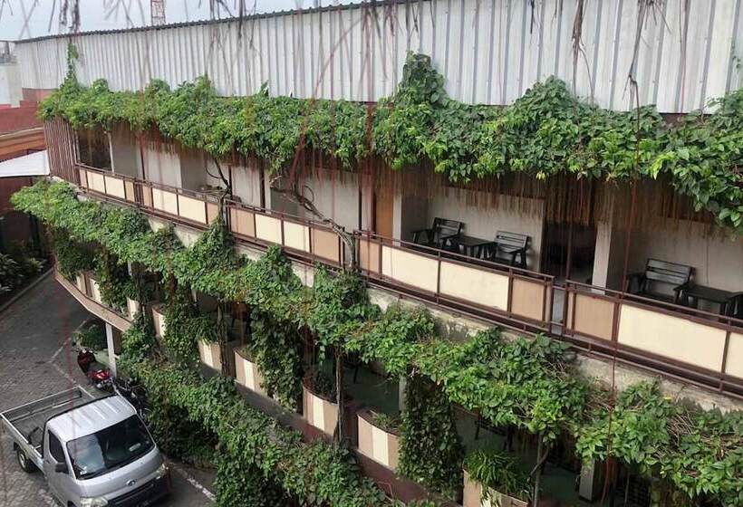 Hotel Lestari Near Lippo Plaza Mall Jember