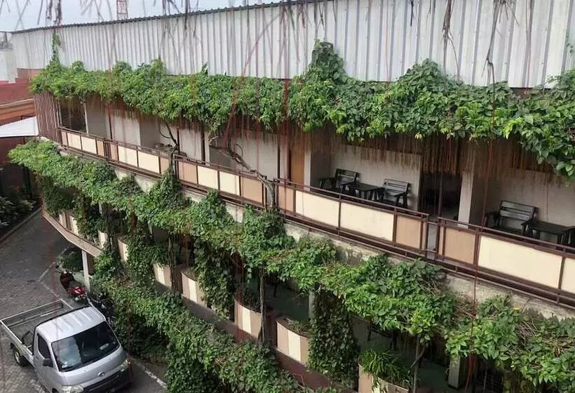 Hotelli Lestari Near Lippo Plaza Mall Jember