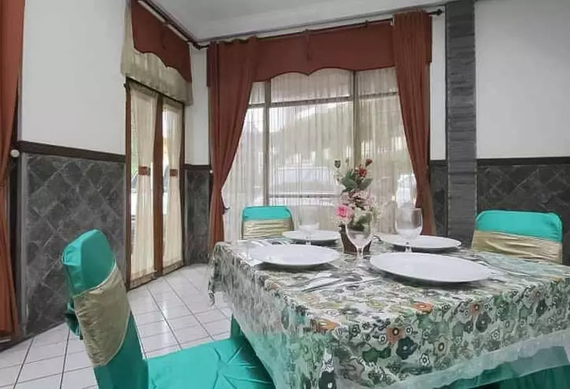 Hotelli Lestari Near Lippo Plaza Mall Jember