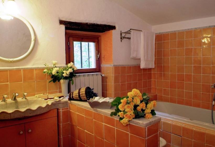 Peaceful Cottage In San Donato In Collina With Swimming Pool