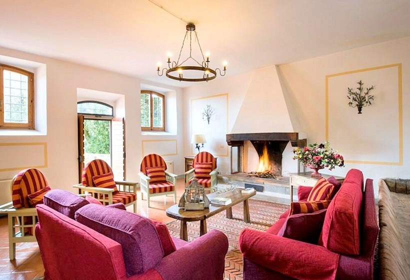 Peaceful Cottage In San Donato In Collina With Swimming Pool