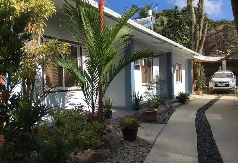 ペンション Pisces Tourist Inn   Port Barton