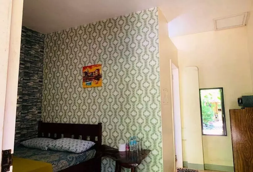 ペンション Pisces Tourist Inn   Port Barton