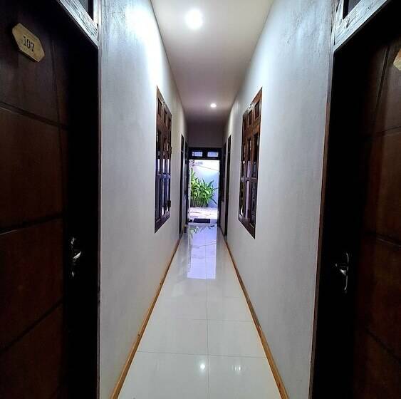 هتل Jerrys Dive Lodge