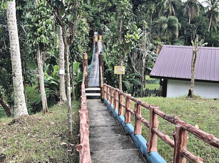 בית מלון כפרי Mt. Maculot View Resort