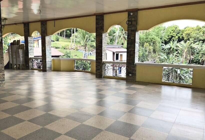 בית מלון כפרי Mt. Maculot View Resort