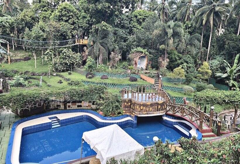 בית מלון כפרי Mt. Maculot View Resort