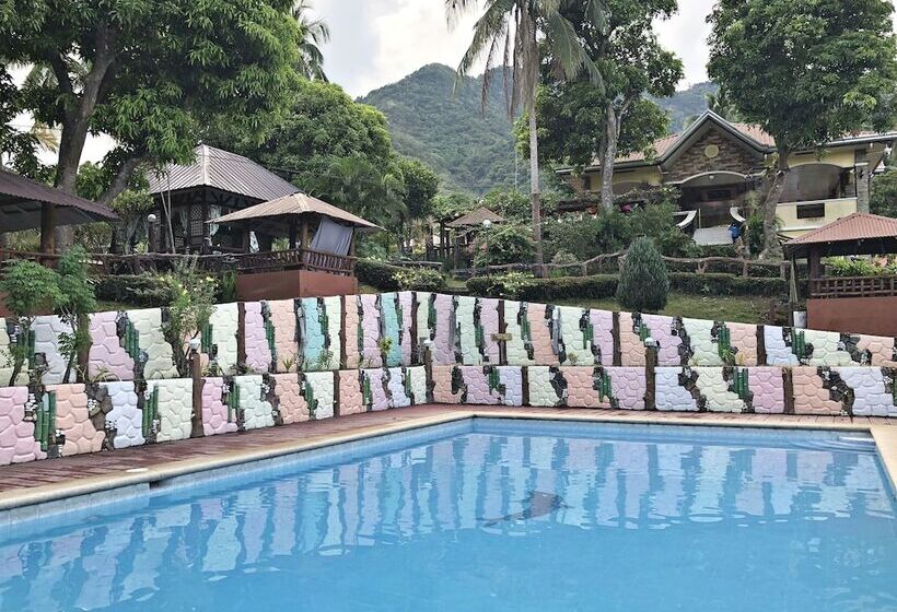 בית מלון כפרי Mt. Maculot View Resort