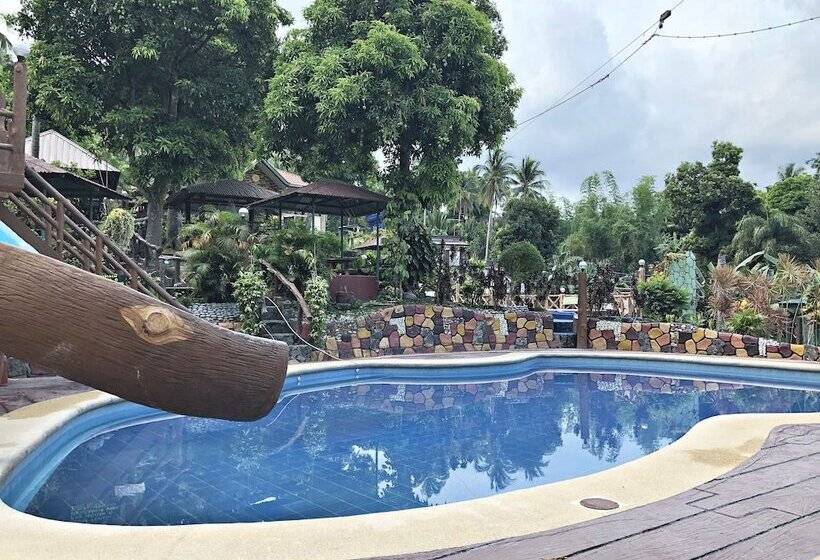 בית מלון כפרי Mt. Maculot View Resort