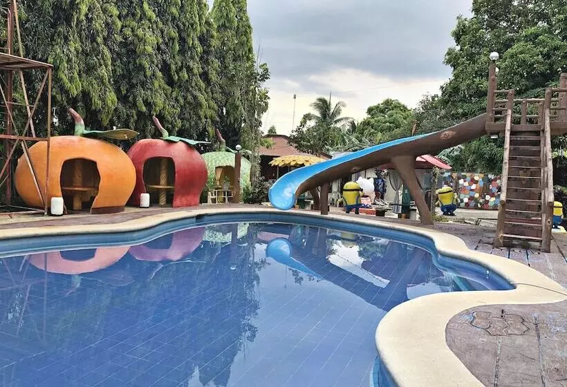 Hotelli Mt. Maculot View Resort