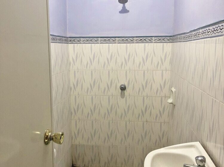 בית מלון כפרי Mt. Maculot View Resort