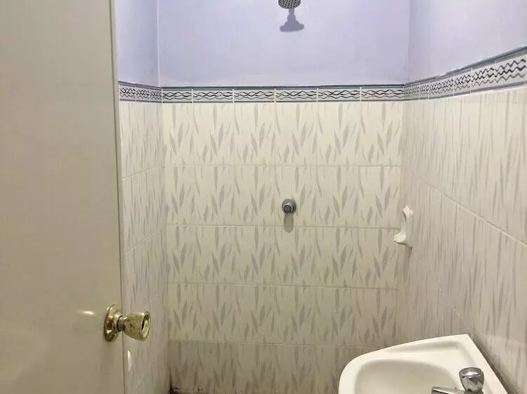 Hotelli Mt. Maculot View Resort