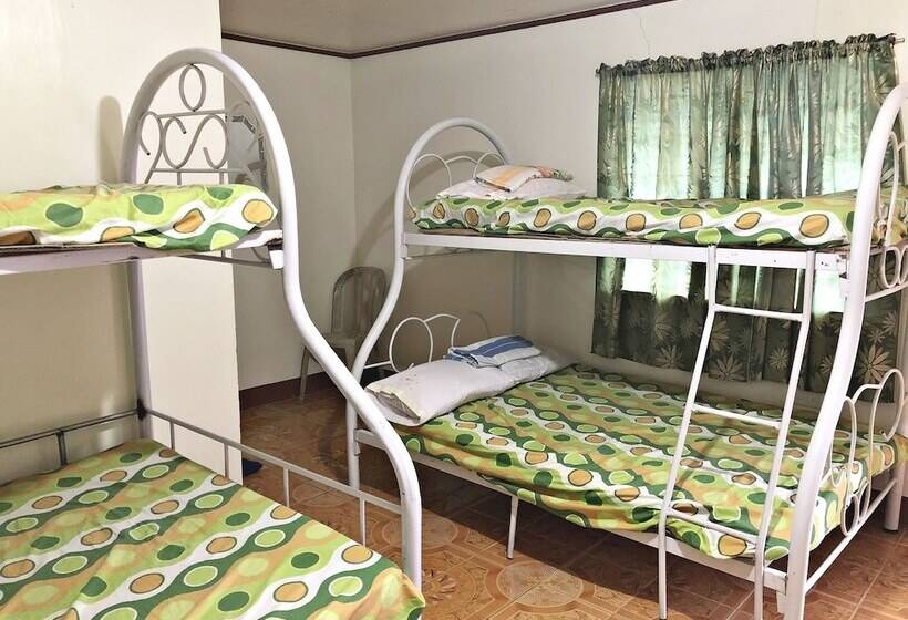 בית מלון כפרי Mt. Maculot View Resort