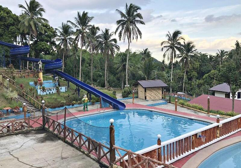 בית מלון כפרי Mt. Maculot View Resort