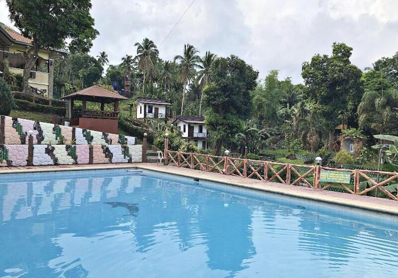 בית מלון כפרי Mt. Maculot View Resort