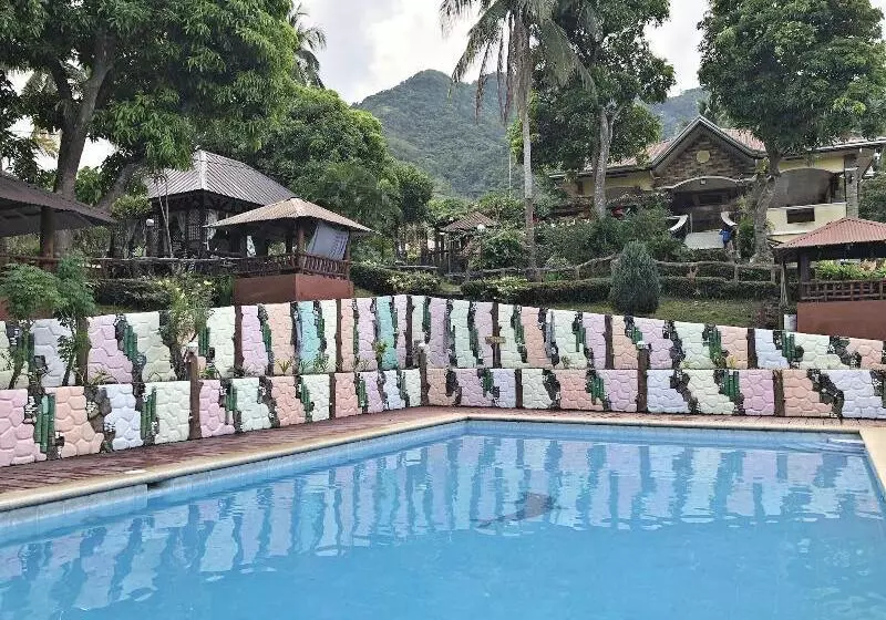 Hotelli Mt. Maculot View Resort