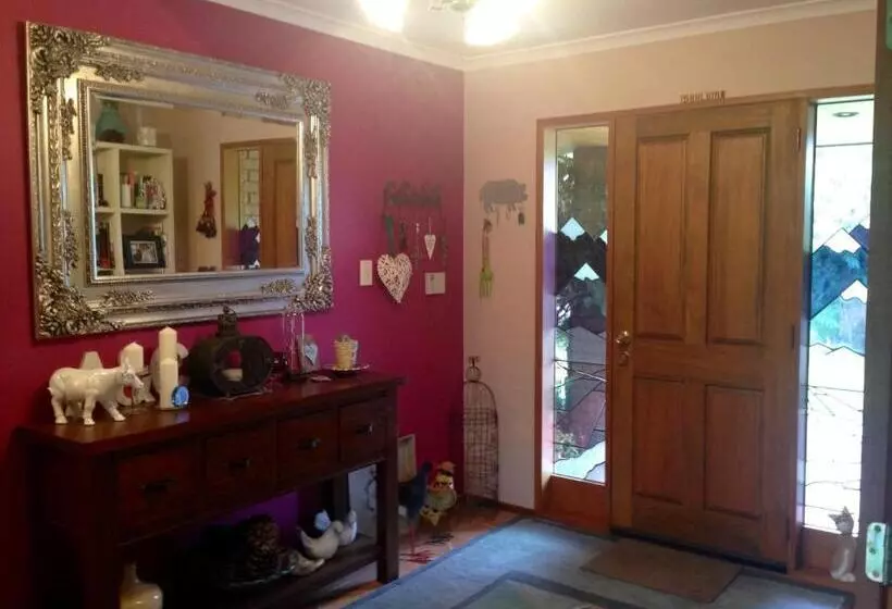 هتل Newlands Bed And Breakfast