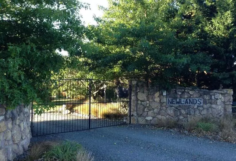 هتل Newlands Bed And Breakfast