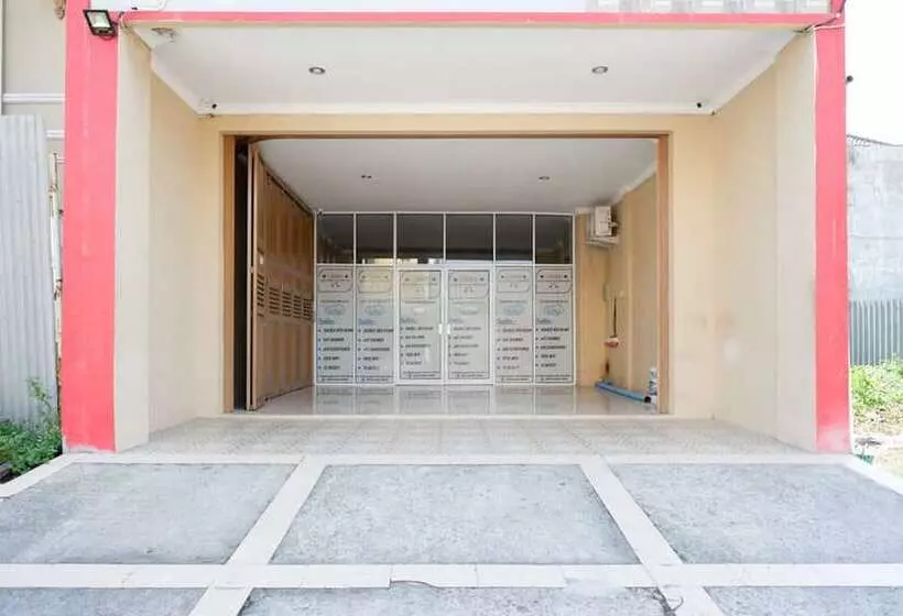 ホテル Reddoorz Near Hartono Mall Solo