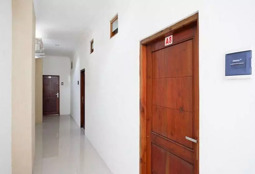 ホテル Reddoorz Near Hartono Mall Solo
