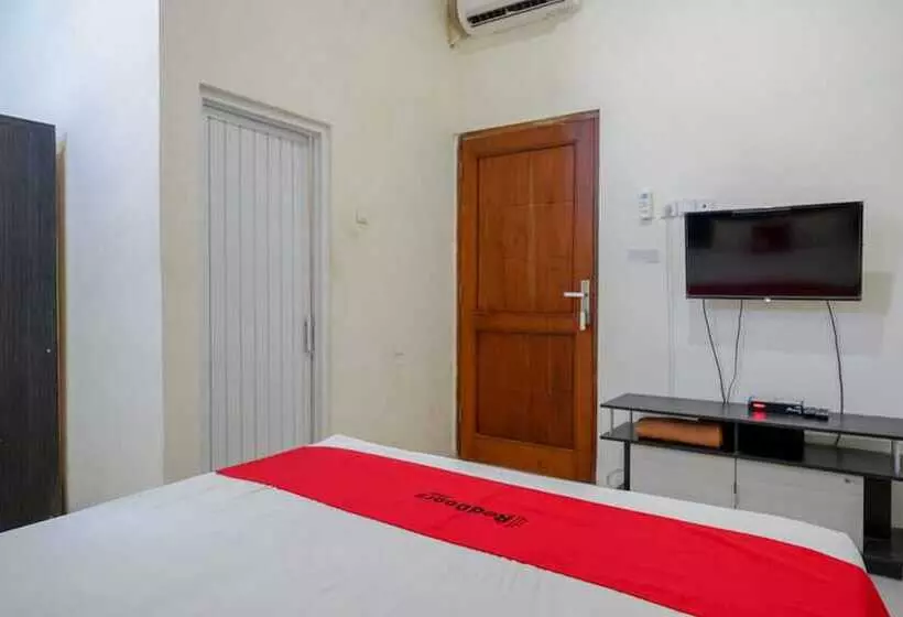 ホテル Reddoorz Near Hartono Mall Solo