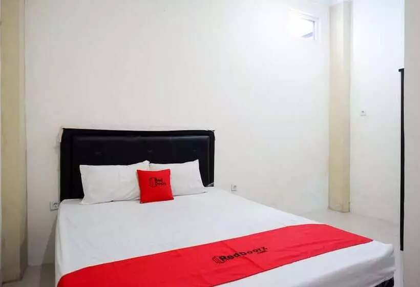 ホテル Reddoorz Near Hartono Mall Solo