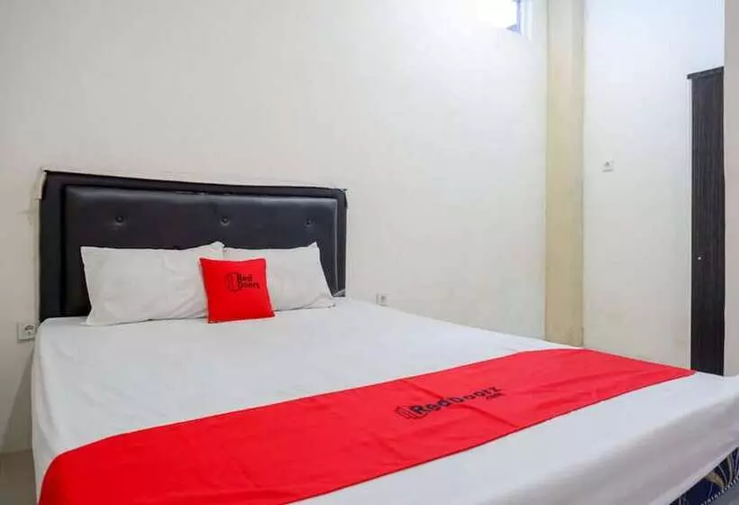 ホテル Reddoorz Near Hartono Mall Solo