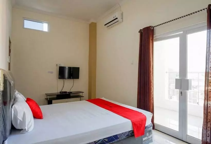 ホテル Reddoorz Near Hartono Mall Solo