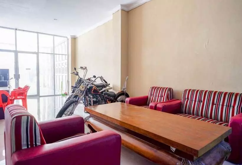 ホテル Reddoorz Near Hartono Mall Solo