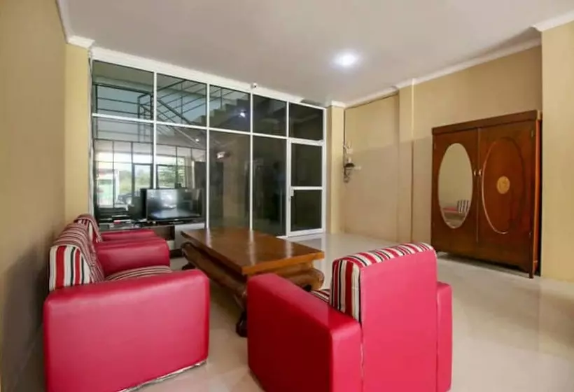 ホテル Reddoorz Near Hartono Mall Solo
