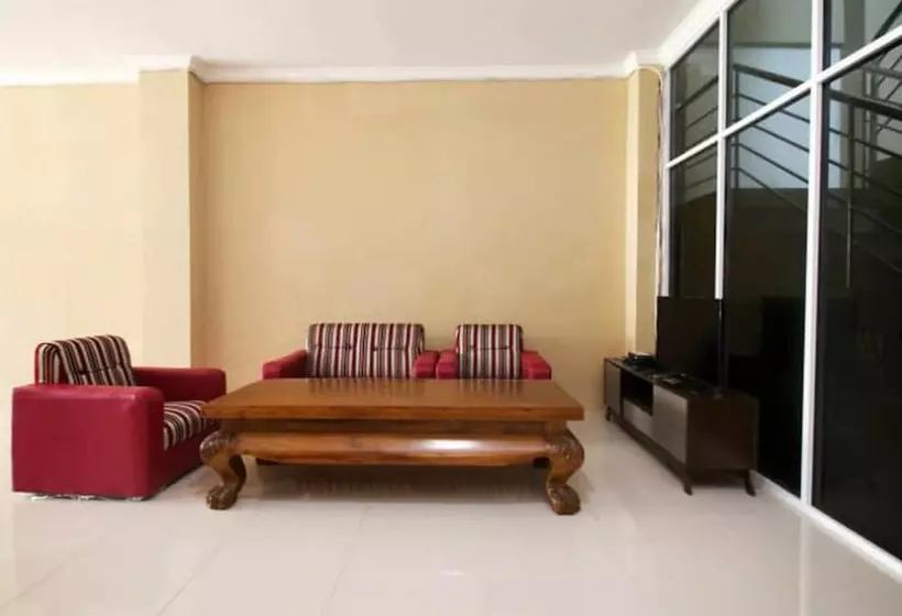 ホテル Reddoorz Near Hartono Mall Solo