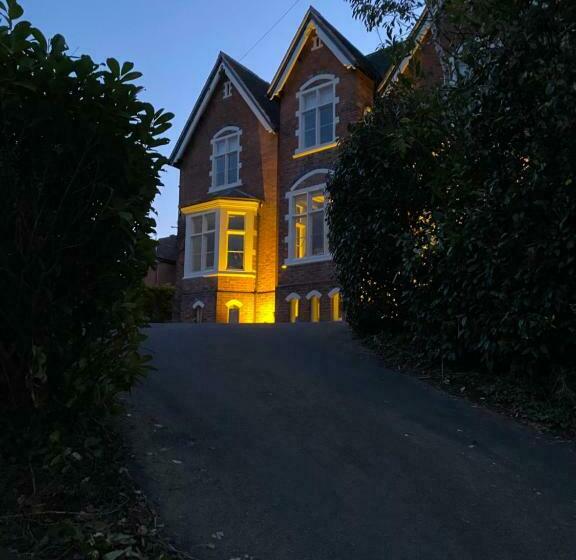 住宿加早餐  Burleigh House B And B