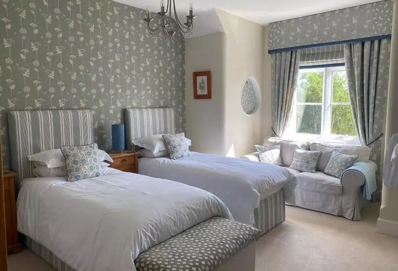 ベッドアンドブレックファースト Burleigh House B And B