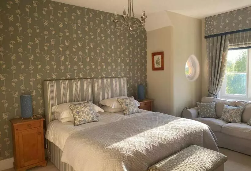 ベッドアンドブレックファースト Burleigh House B And B